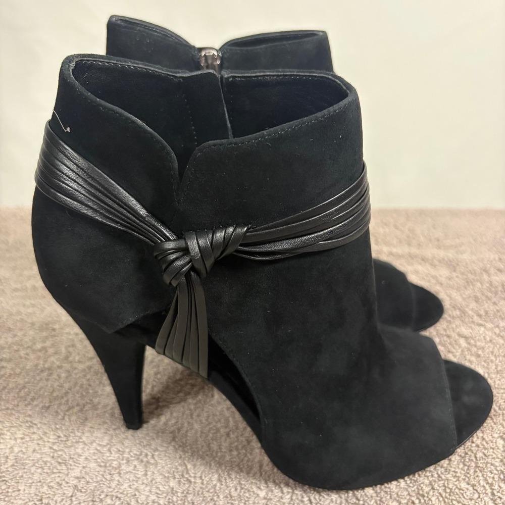 NIB Vince Camuto Annavay Black Suede Peep Toe Booties Knotted Strap Heel 9M
